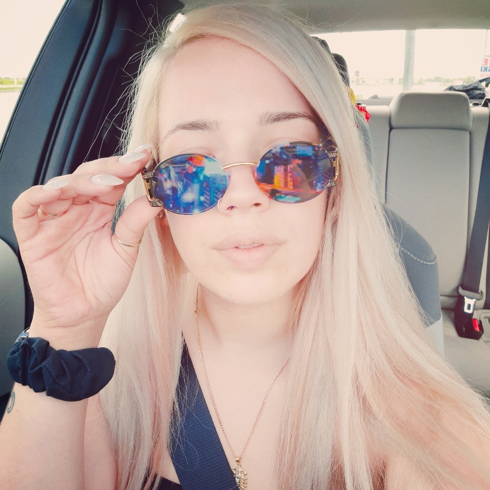 Meet your Posher, IG @samanthau_